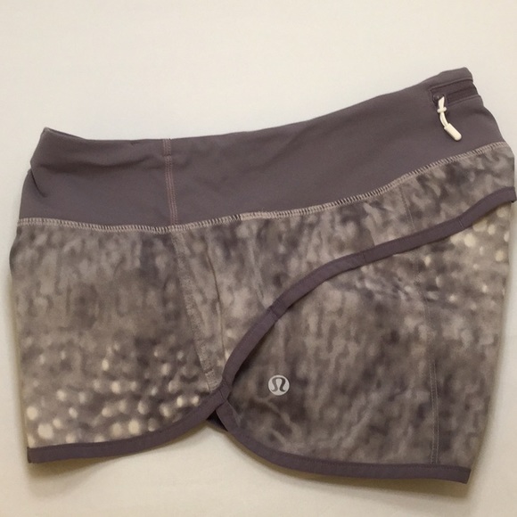 Lululemon Speed Short Snowy Owl 4 EUC - Picture 7 of 7